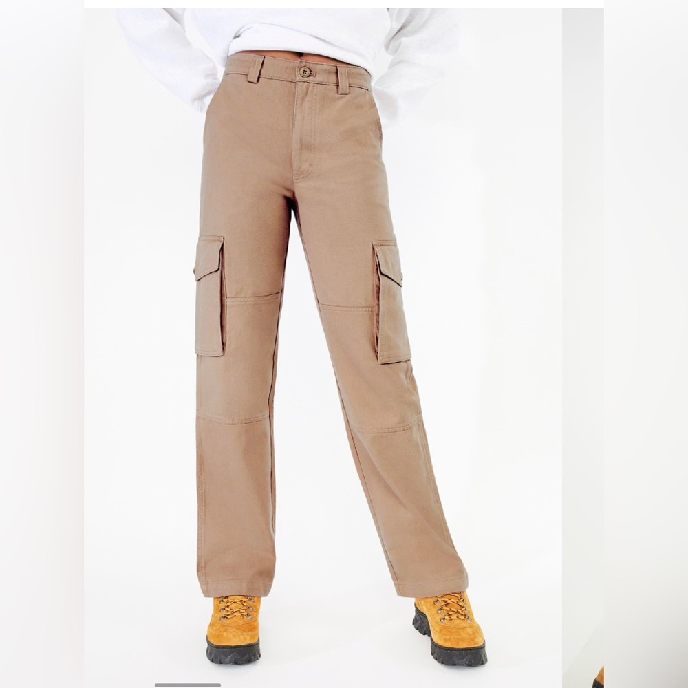 Aritzia TNA Troop Cargo Pants in Beige size 8